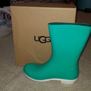 Uggs rain boot